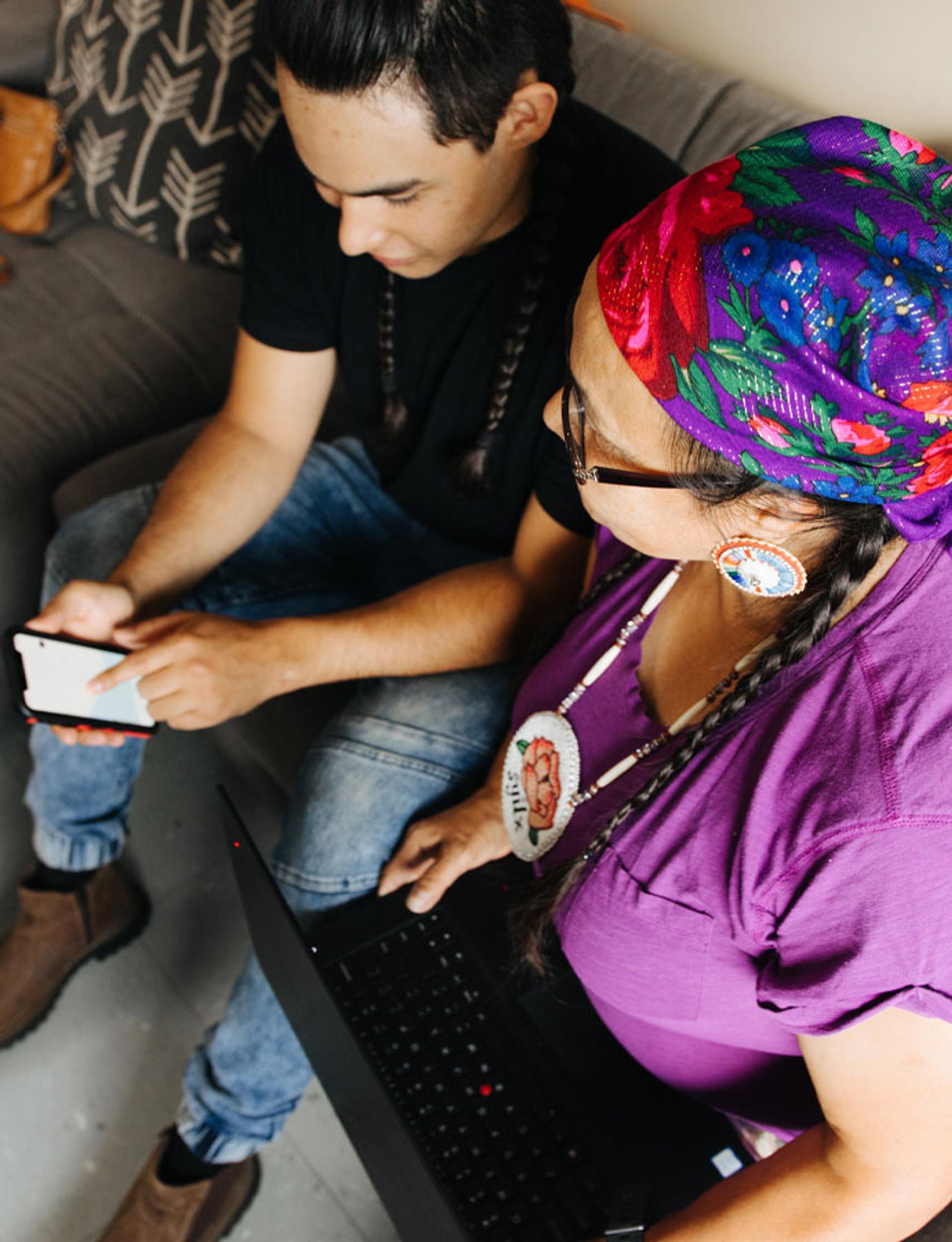 Creating a status card application online with OneFeather 🪶