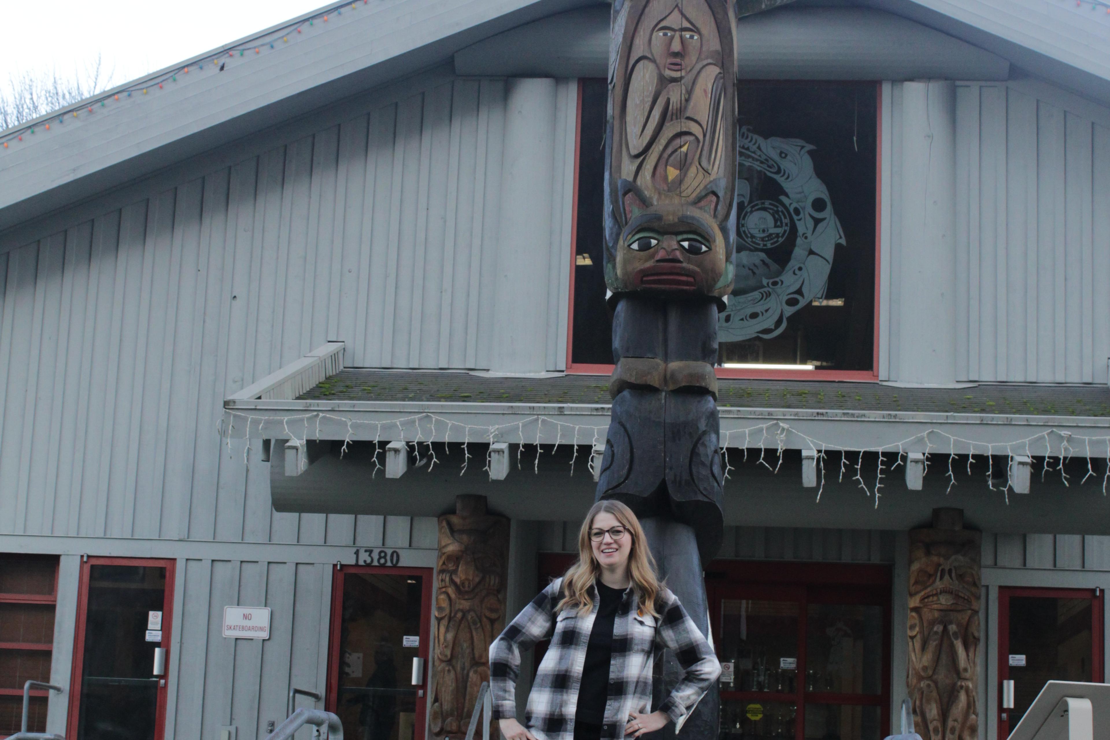 Kristle strikes a pose by the magnificent Sḵwx̱wú7mesh Úxwumixw building