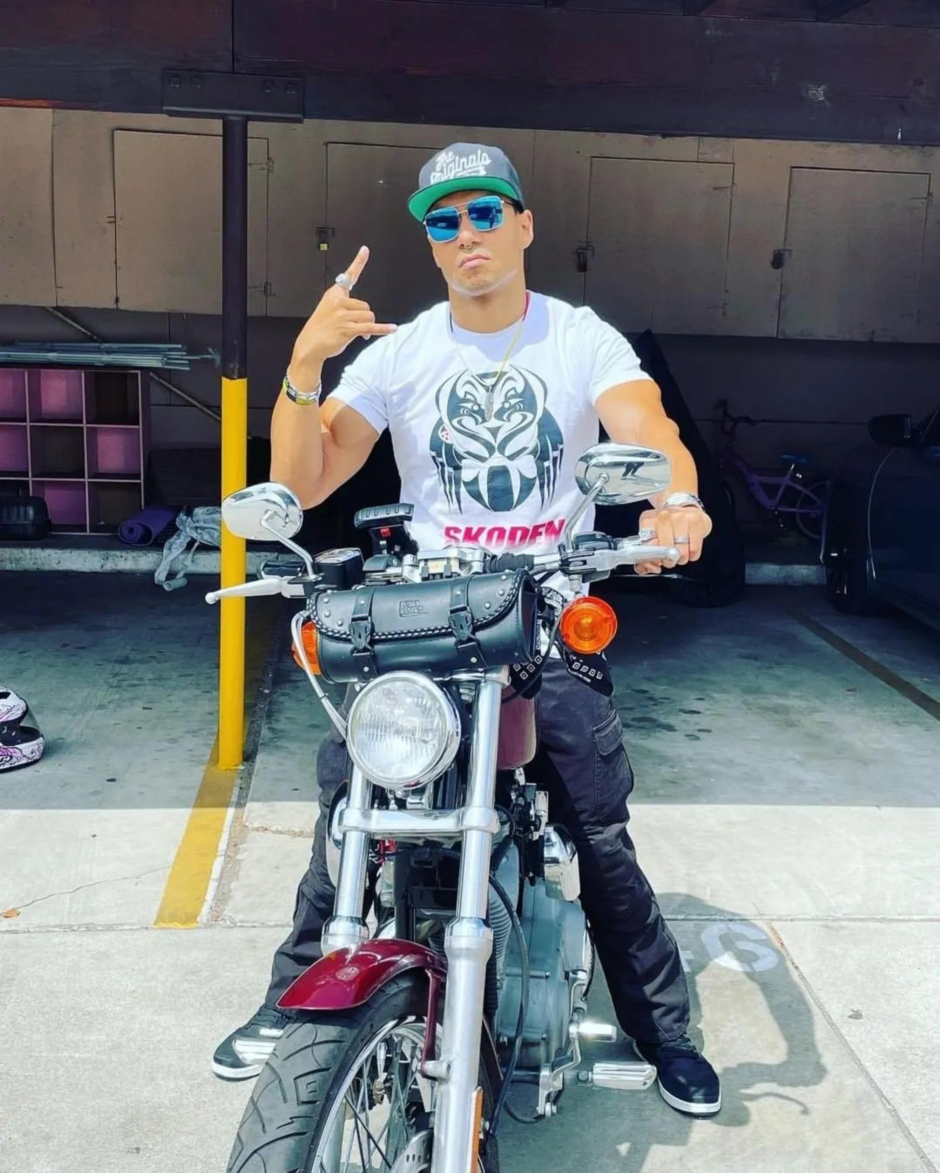 Glenn Stanton of AMC's The Walking Dead wearing Salish Son's Skoden tee!