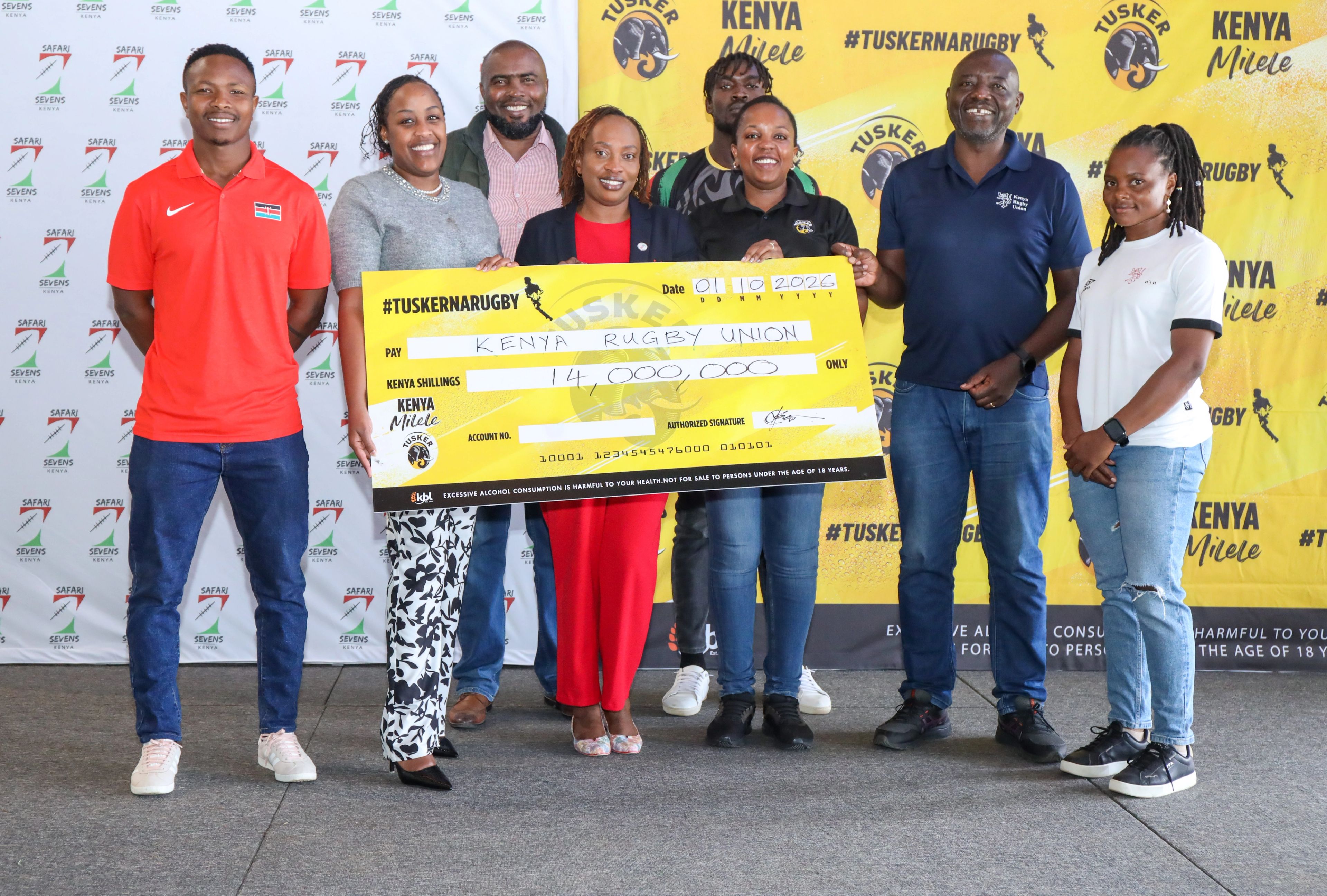 Shujaa and Lionesses captain pose for a photo with the KRU board and Tusker 