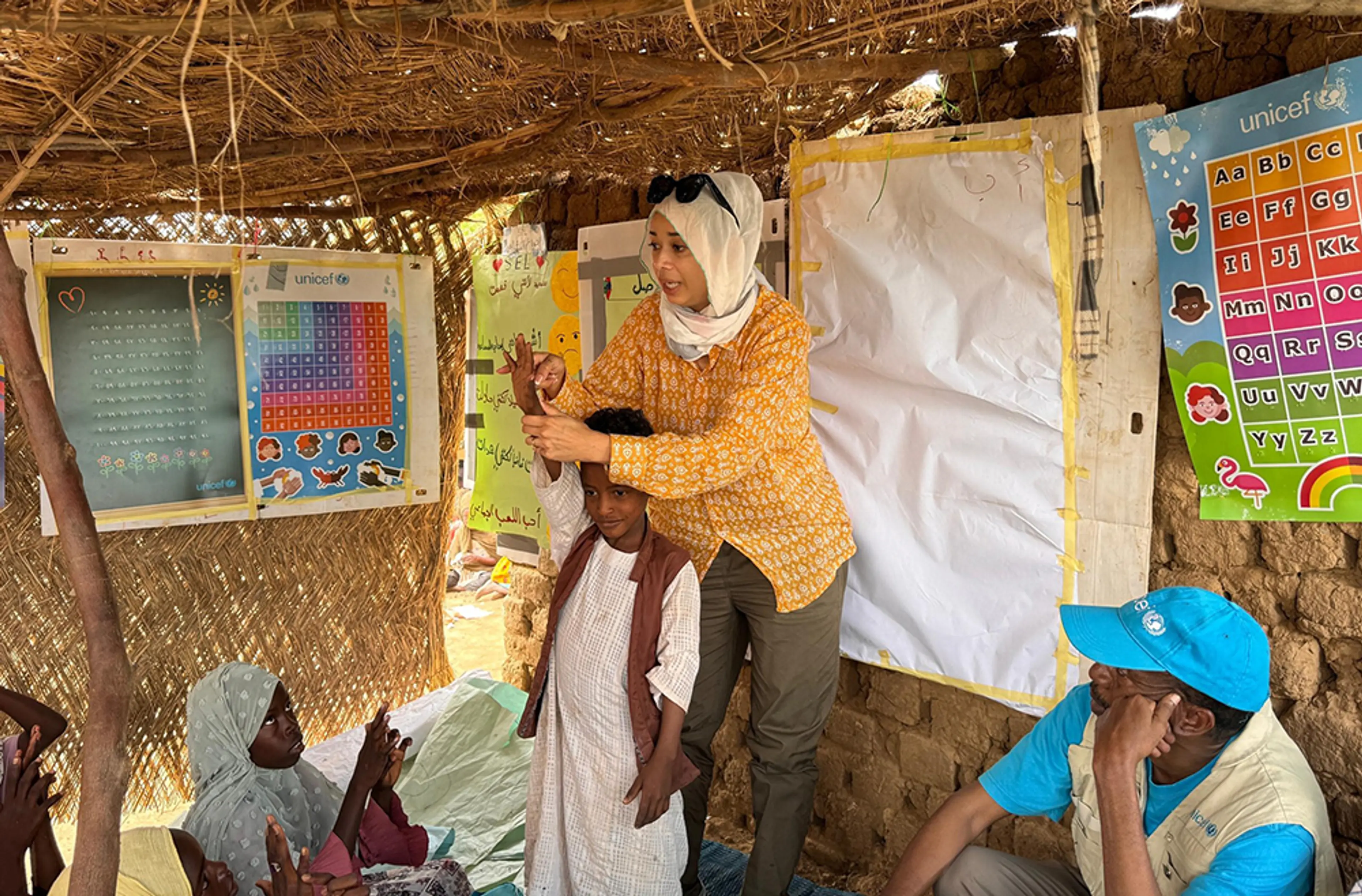 Lärare i tillfällig skola i Sudan