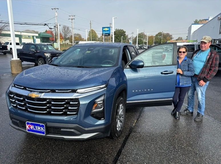 Manon and Sylvain with their 2026 Chevrolet Equinox LT