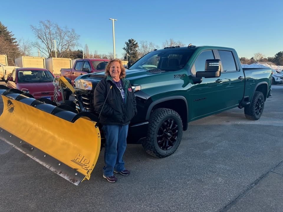Selina with their 2023 Chevrolet 2500HD