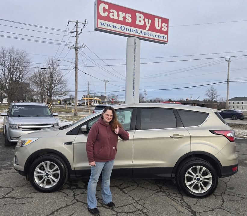 Melissa with their 2017 Ford Escape