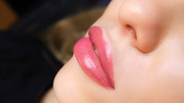 Why Is Pink Lips Laser Treatment More Trendy than You Think?