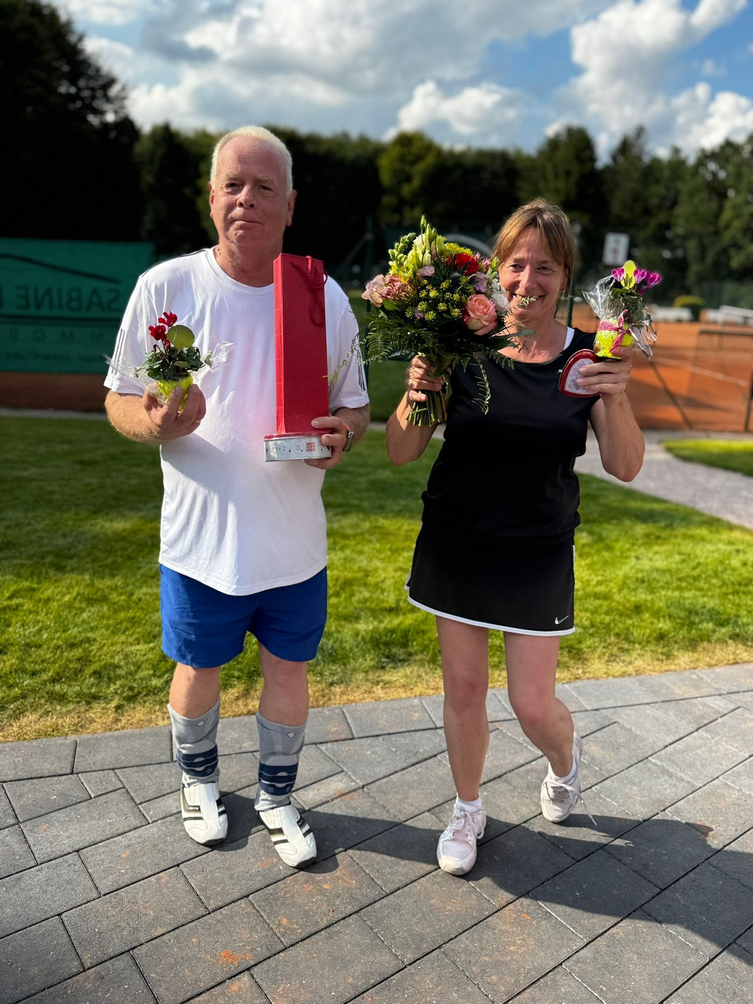 Danke an die Turnierleitung: Karina und Heinz 
