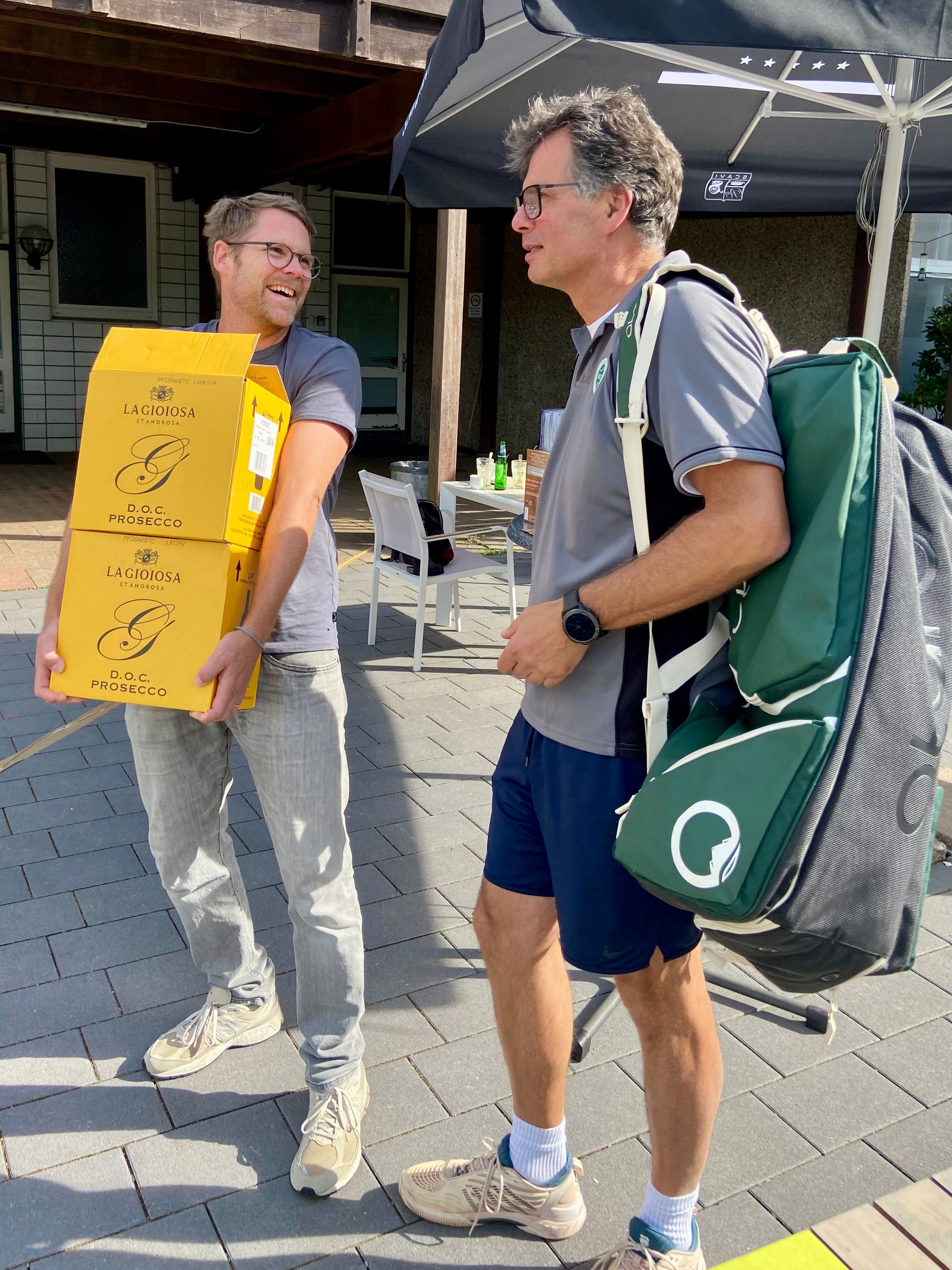 Fabian und Ian, voll bepackt