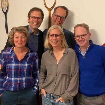 Jens Sträter (hinten rechts) und Martin Witkowski (vorne rechts) sind neu im Vorstand. Lutz Wegerich (hinten links) wurde als 1. Vorsitzender, Petra Barth (vorne links) als reguläres Vorstandsmitglied wiedergewählt. Wibke Rolf-Wahlers (vorne mitte) bleibt im Amt. Nicht im Bild: Heinz Bachmann, Torsten Sigwart