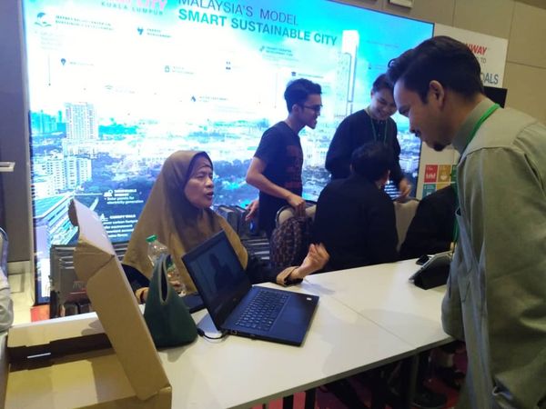 SHEIKH ASSIM HAKEEM TALK. SOCIAL MEDIA : THE GOOD, THE BAD AND THE UGLY AT SUNWAY UNIVERSITY ORGANISED BY PMP SUBANG - Image 20