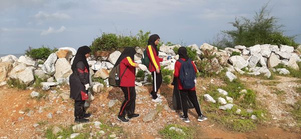 MEMBERSIH KAWASAN PANTAI REMIS JERAM DI KUALA SELANGOR - Image 46
