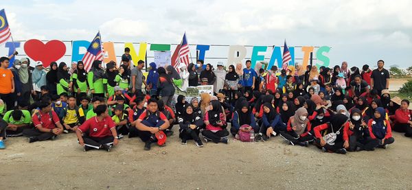 MEMBERSIH KAWASAN PANTAI REMIS JERAM DI KUALA SELANGOR - Image 8