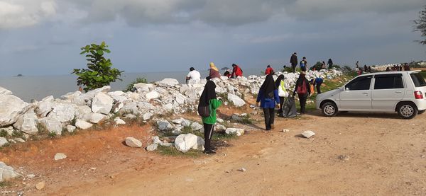 MEMBERSIH KAWASAN PANTAI REMIS JERAM DI KUALA SELANGOR - Image 28