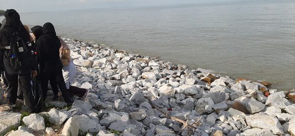 MEMBERSIH KAWASAN PANTAI REMIS JERAM DI KUALA SELANGOR - Image 21