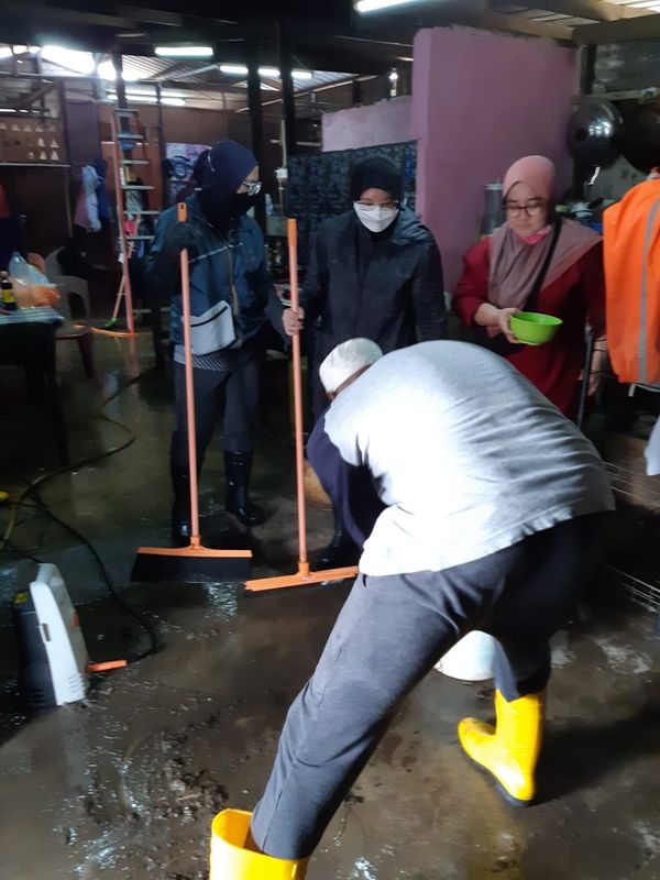 BANTUAN MANGSA BANJIR - Image 38