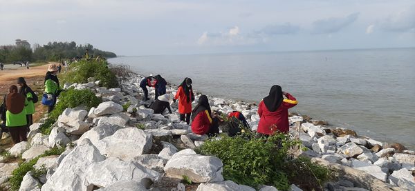 MEMBERSIH KAWASAN PANTAI REMIS JERAM DI KUALA SELANGOR - Image 31