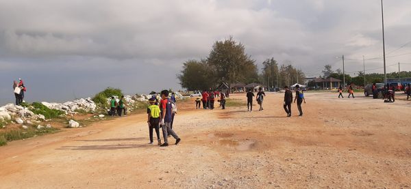 MEMBERSIH KAWASAN PANTAI REMIS JERAM DI KUALA SELANGOR - Image 14