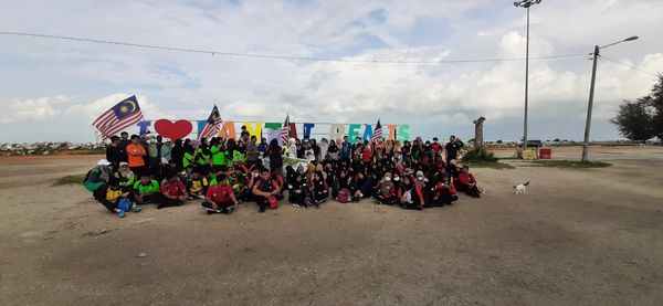 MEMBERSIH KAWASAN PANTAI REMIS JERAM DI KUALA SELANGOR - Image 7