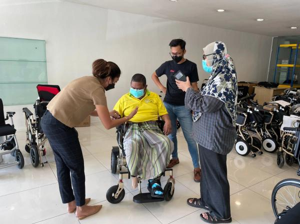MOTORISED WHEELCHAIR FOR EX JOURNALIST - Image 3