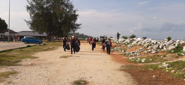 MEMBERSIH KAWASAN PANTAI REMIS JERAM DI KUALA SELANGOR - Image 48