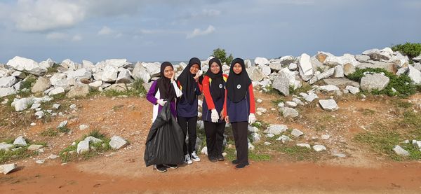 MEMBERSIH KAWASAN PANTAI REMIS JERAM DI KUALA SELANGOR - Image 45