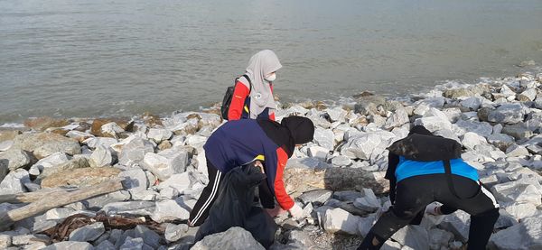 MEMBERSIH KAWASAN PANTAI REMIS JERAM DI KUALA SELANGOR - Image 36