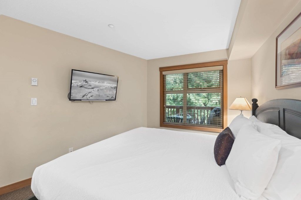 Lost Lake Lodge - 1 Bedroom Suite thumbnail 10