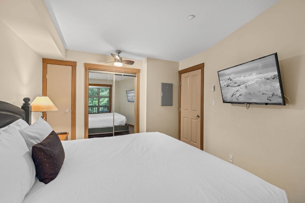 Lost Lake Lodge - 1 Bedroom Suite thumbnail 11