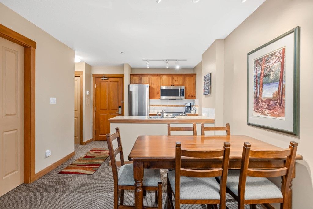 Lost Lake Lodge - 1 Bedroom Suite thumbnail 5