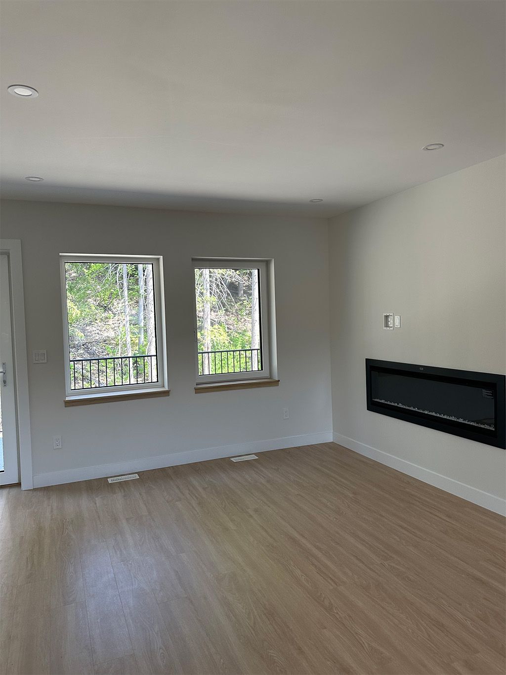 1034 Keystone Cres thumbnail 4