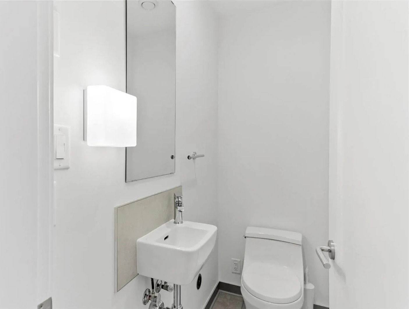 410B 4th St W. thumbnail 14