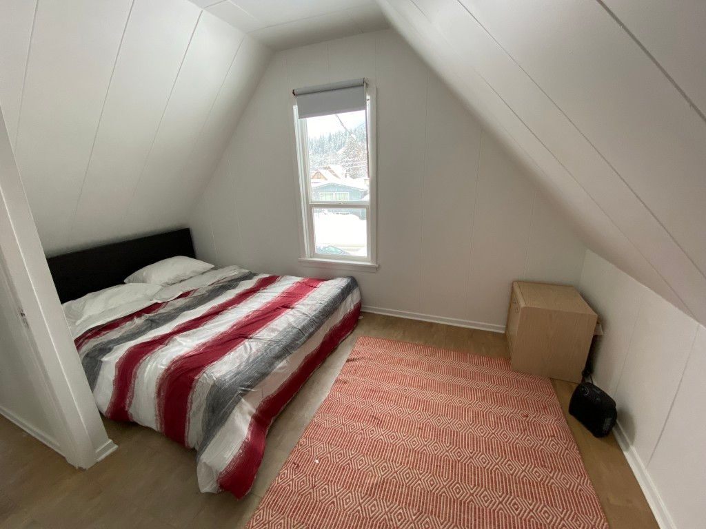 1005 Douglas St thumbnail 4