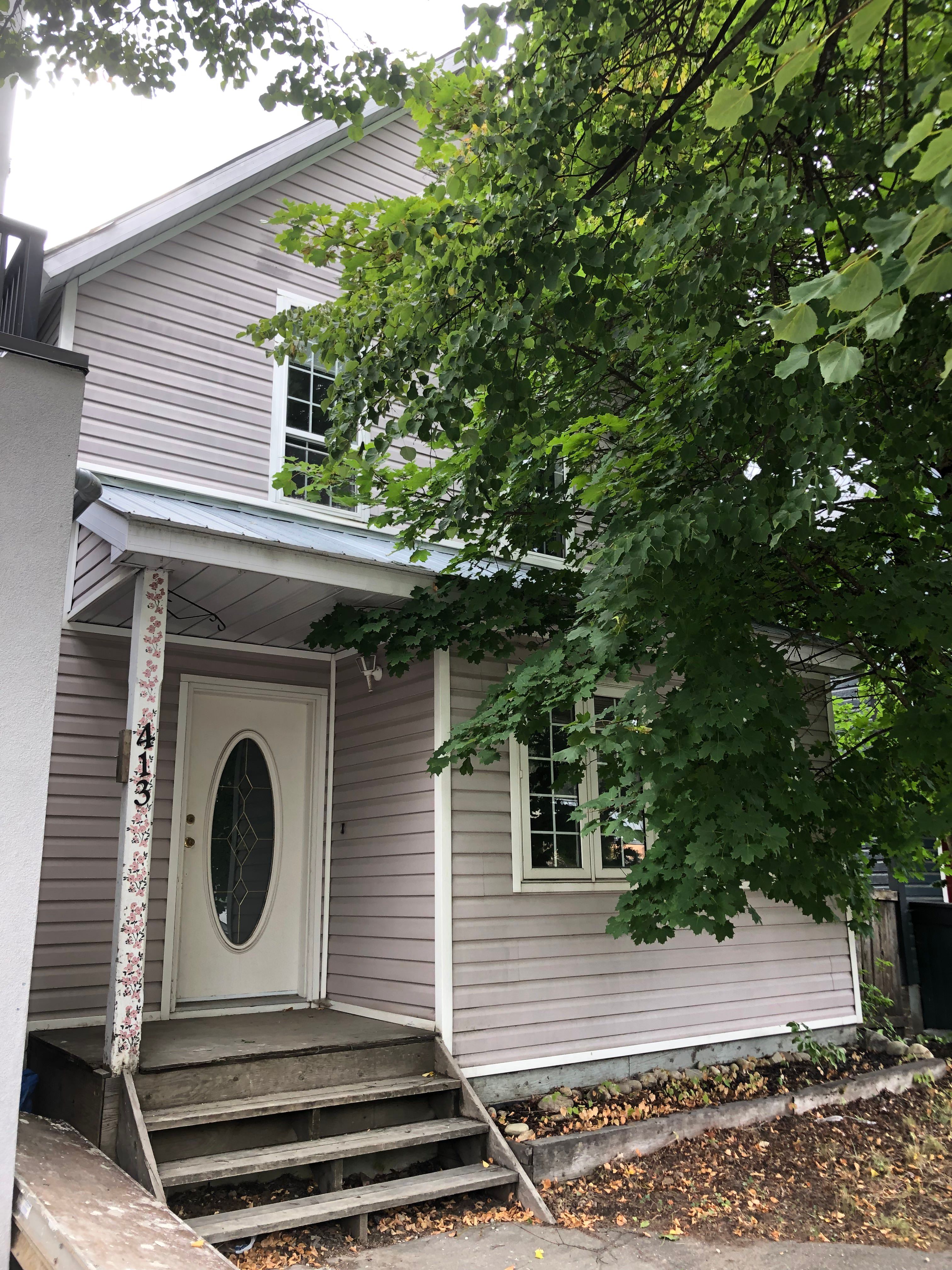 413 1st St W photo 1