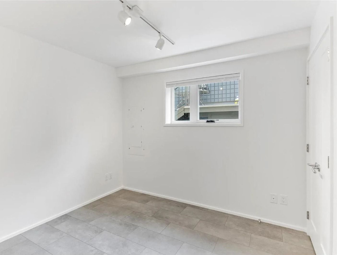 410B 4th St W. thumbnail 10