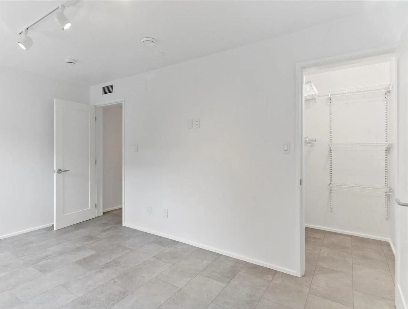 410B 4th St W. thumbnail 11