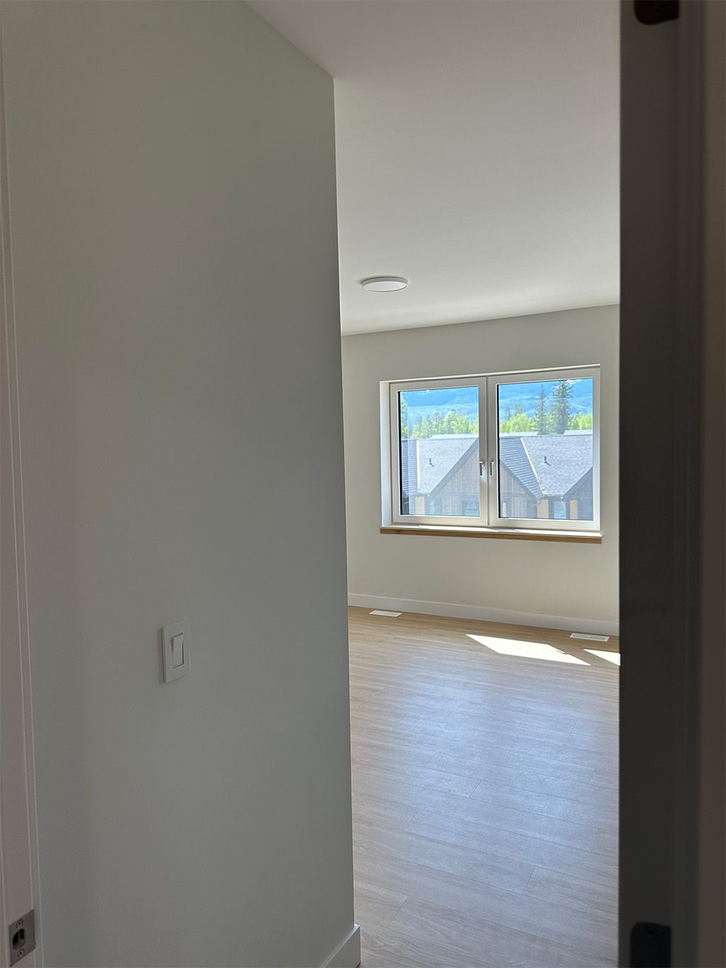 1034 Keystone Cres thumbnail 8