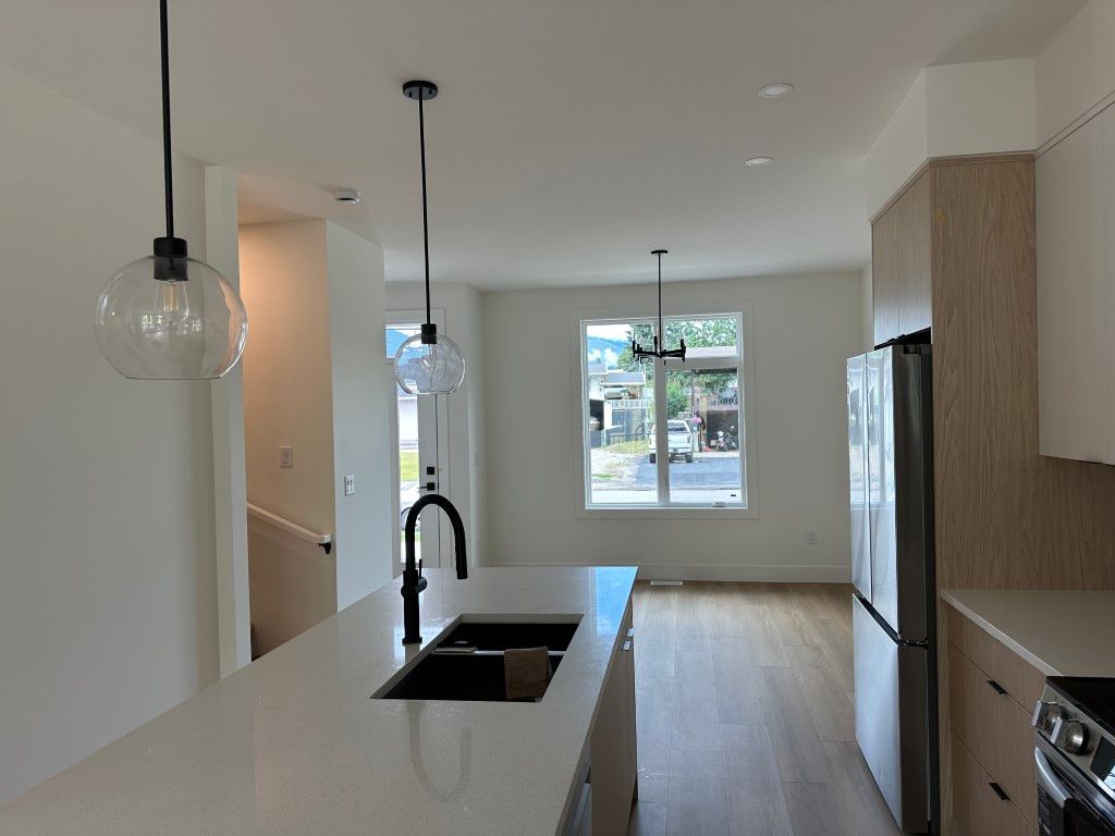 #35 414 Humbert St. photo 1