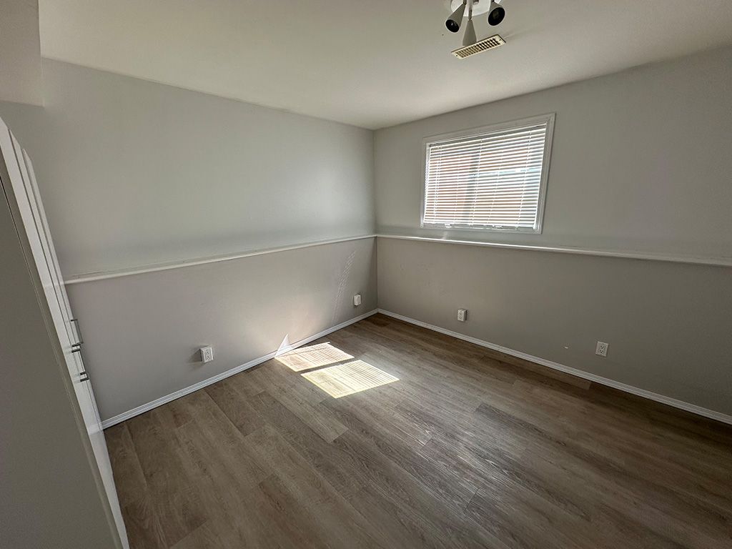 368 Pearkes Dr thumbnail 11