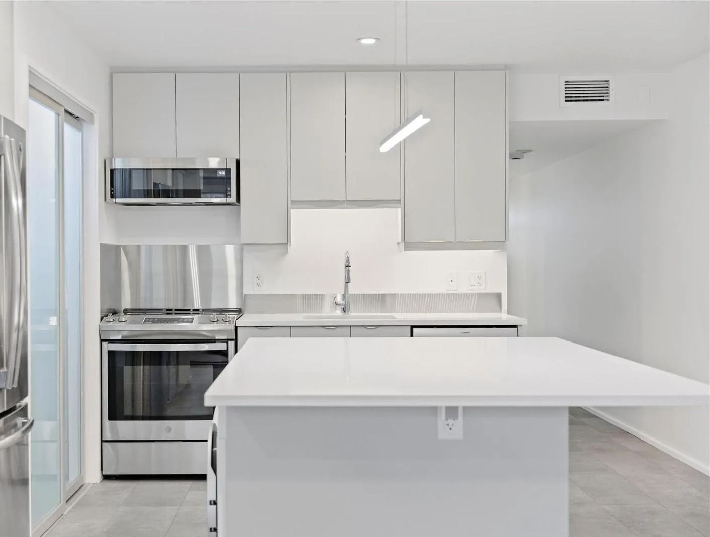 410B 4th St W. thumbnail 6