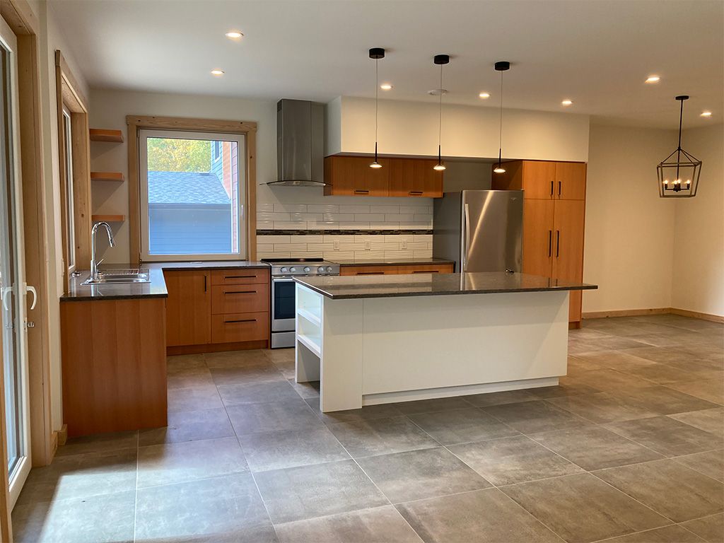 2041 Uplands Rd - Arrow Heights thumbnail 3