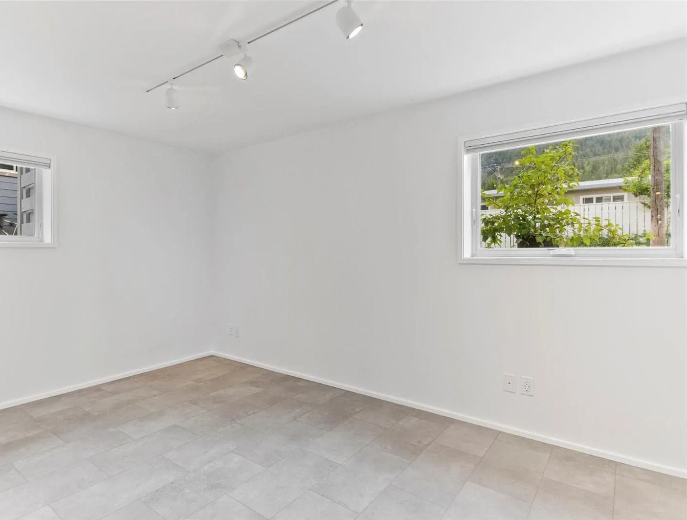 410B 4th St W. thumbnail 12