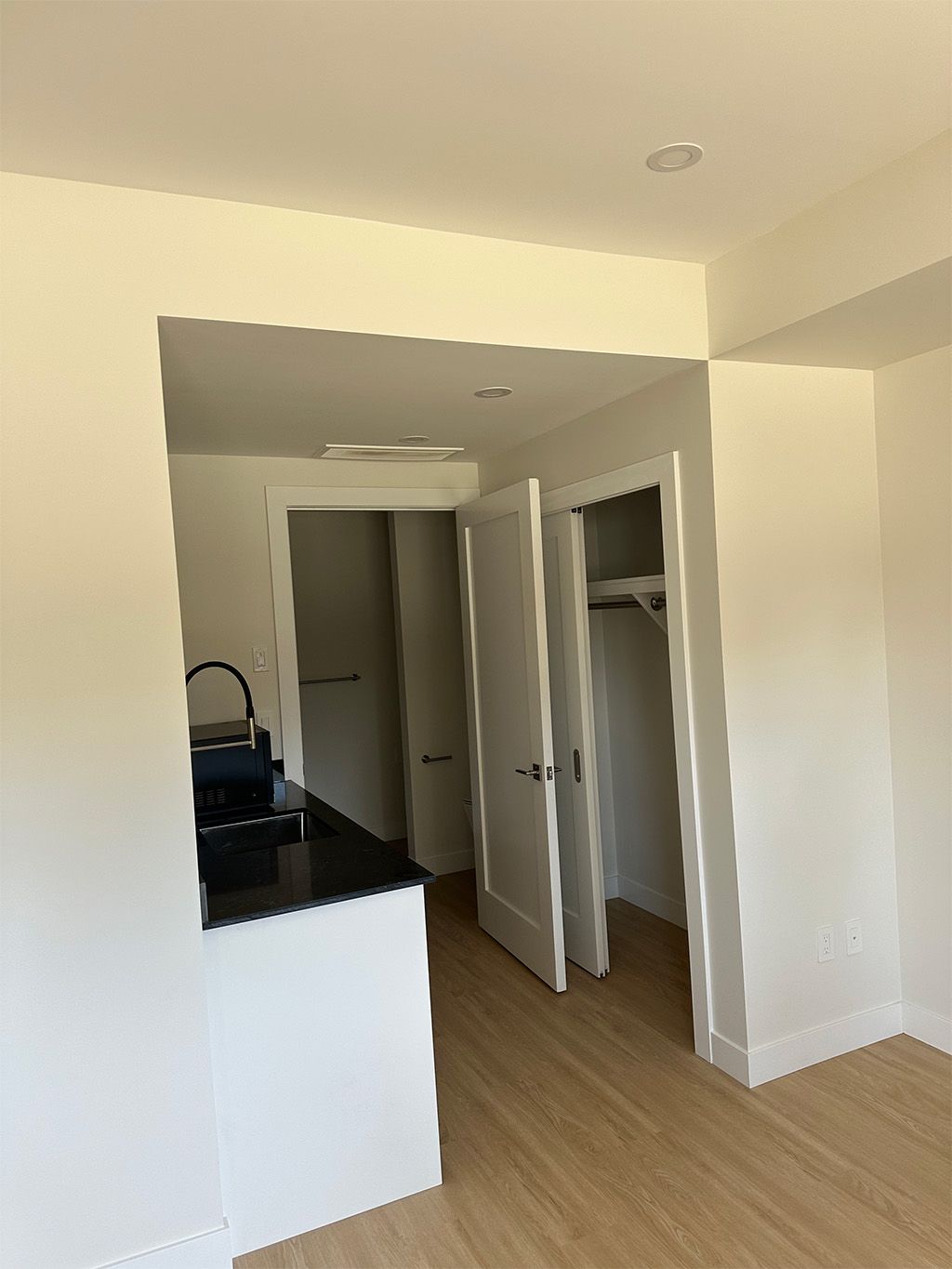 1034 Keystone Cres thumbnail 3