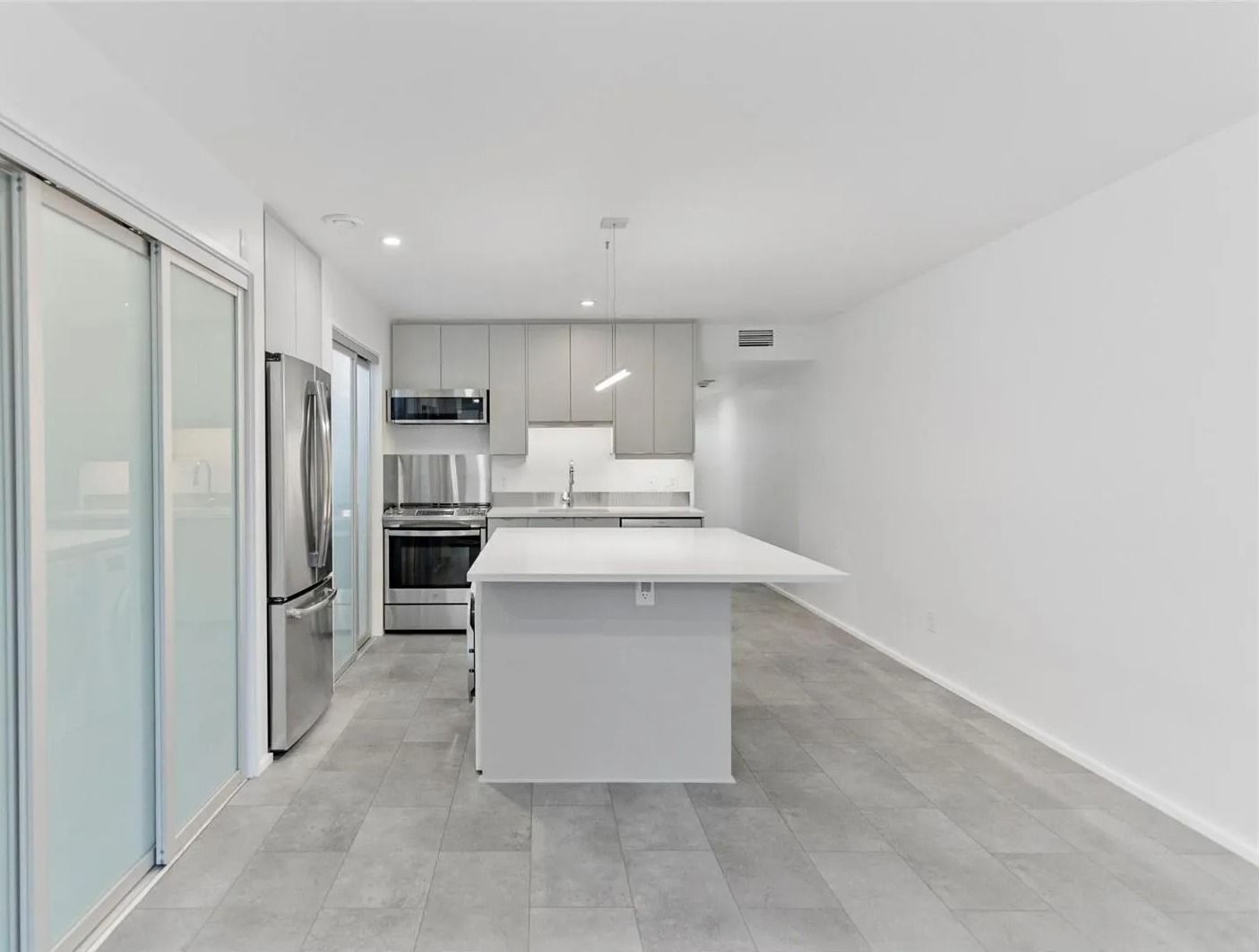 410B 4th St W. thumbnail 9
