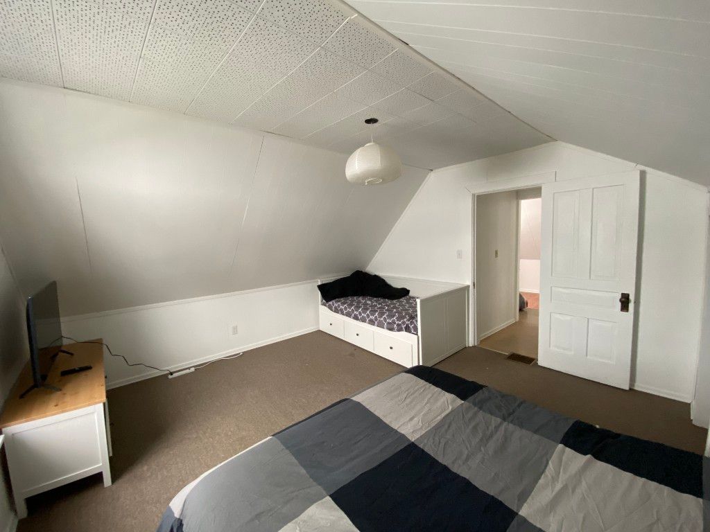 1005 Douglas St thumbnail 6
