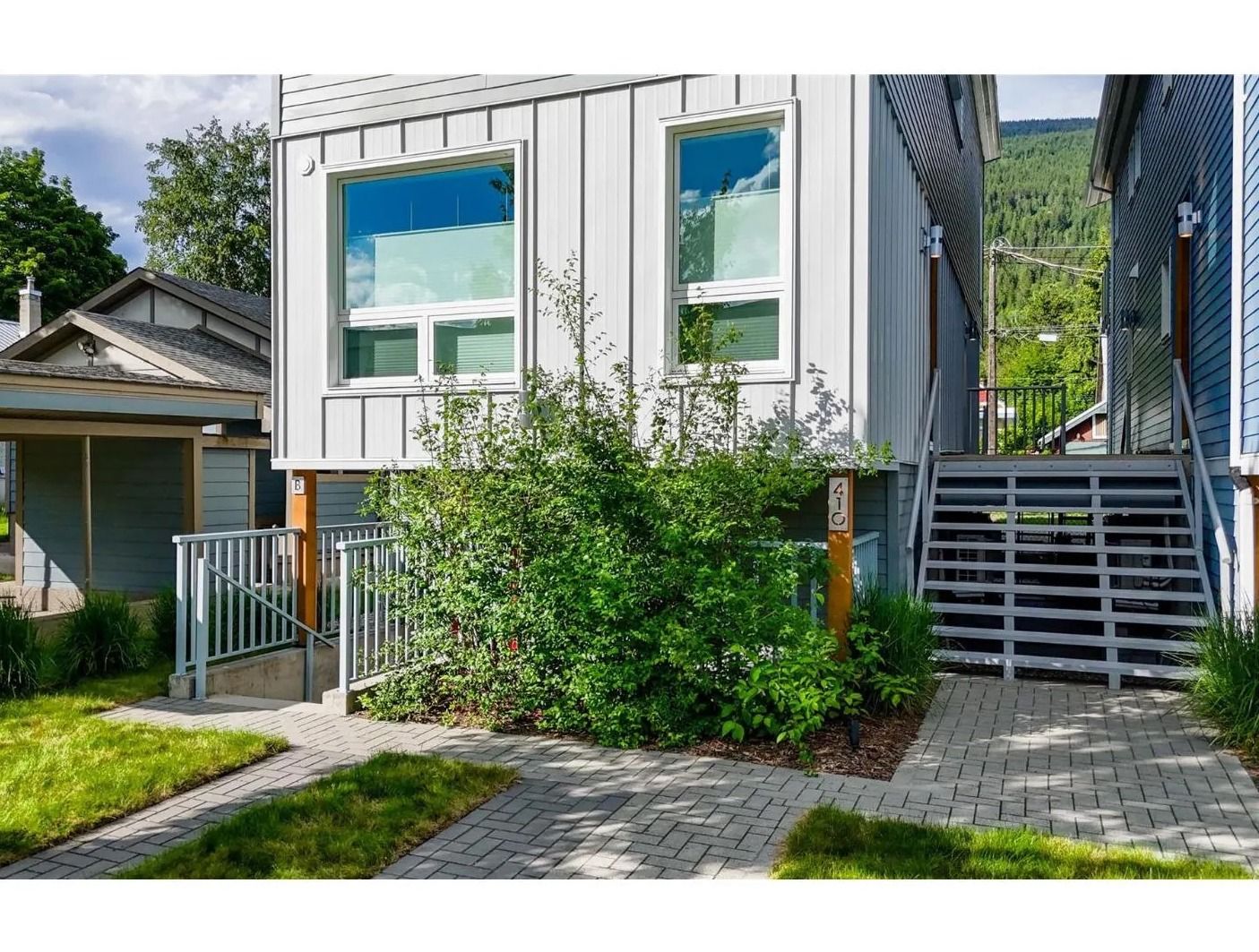 410B 4th St W. photo 1