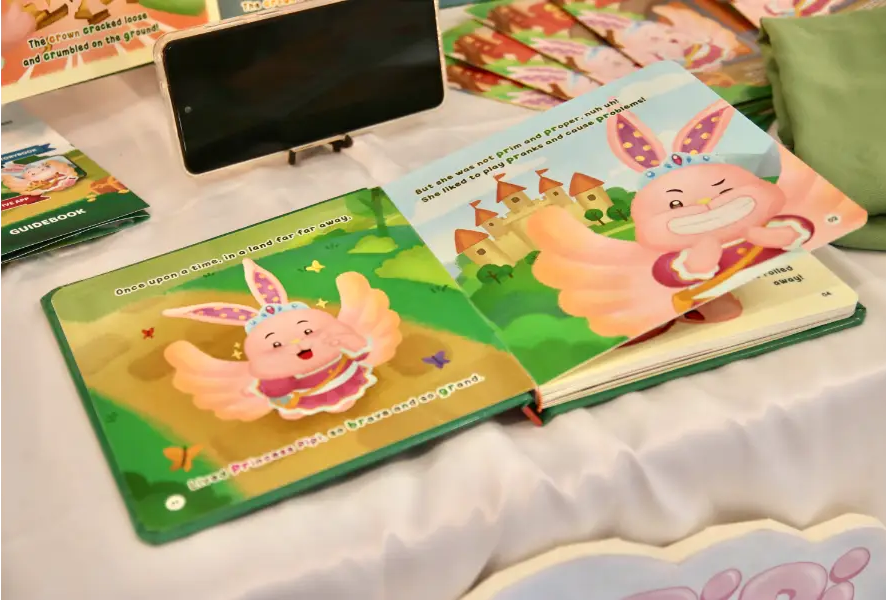 The Narrative and Visual Design of Hybrid Board Book-based Phonics Learning for Preschoolers