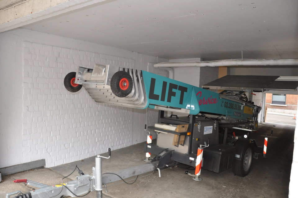 Lift remorque dans un passage étroit Lift remorque dans un passage étroit