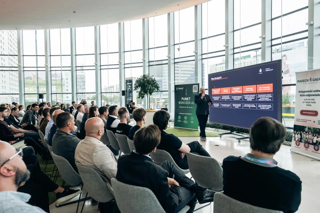 A full house of 120 people during the first edition of Pionierzy AI at the PKO Rotunda in Warsaw.