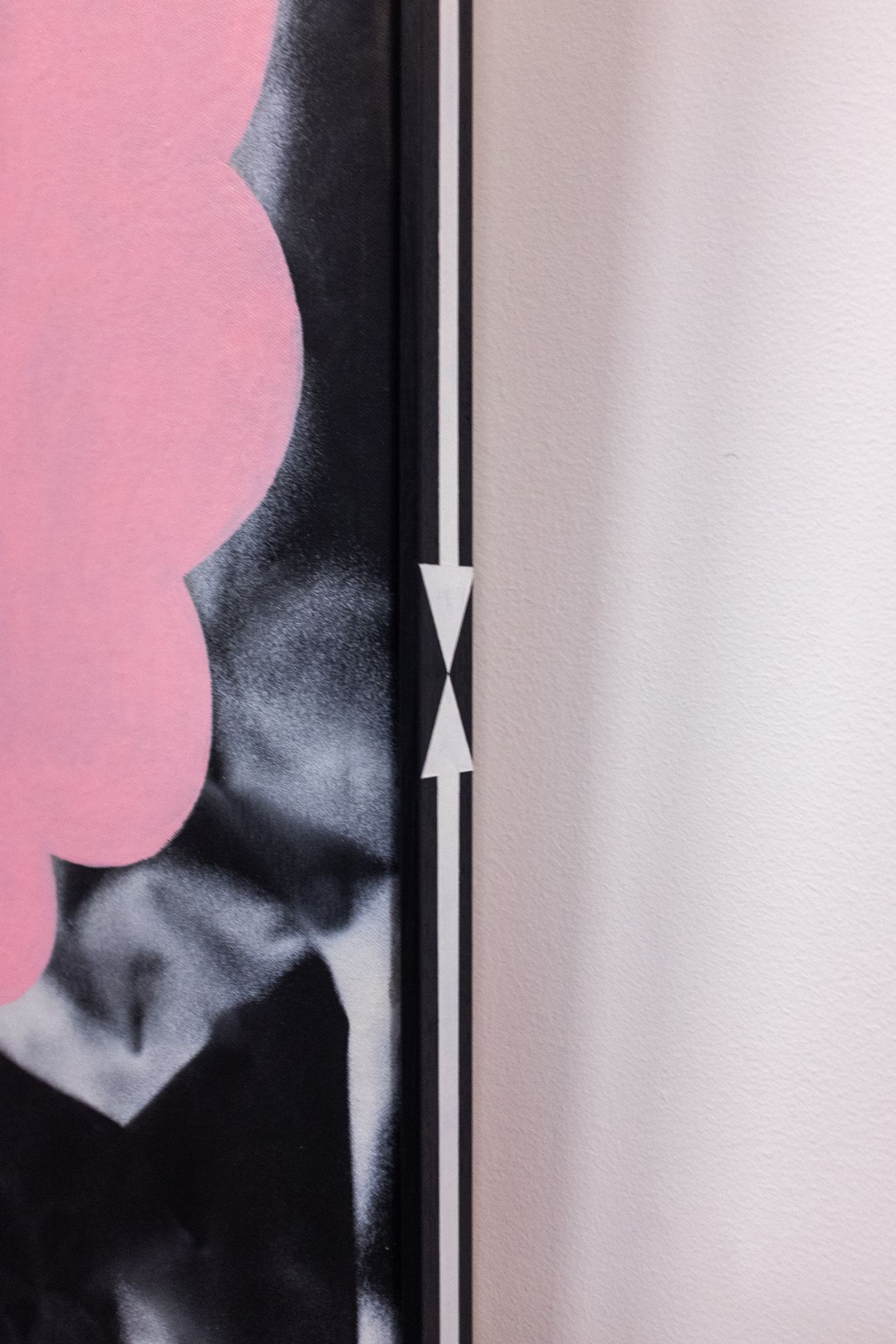 Detail — striped frame edge against the smoky aerosol ground