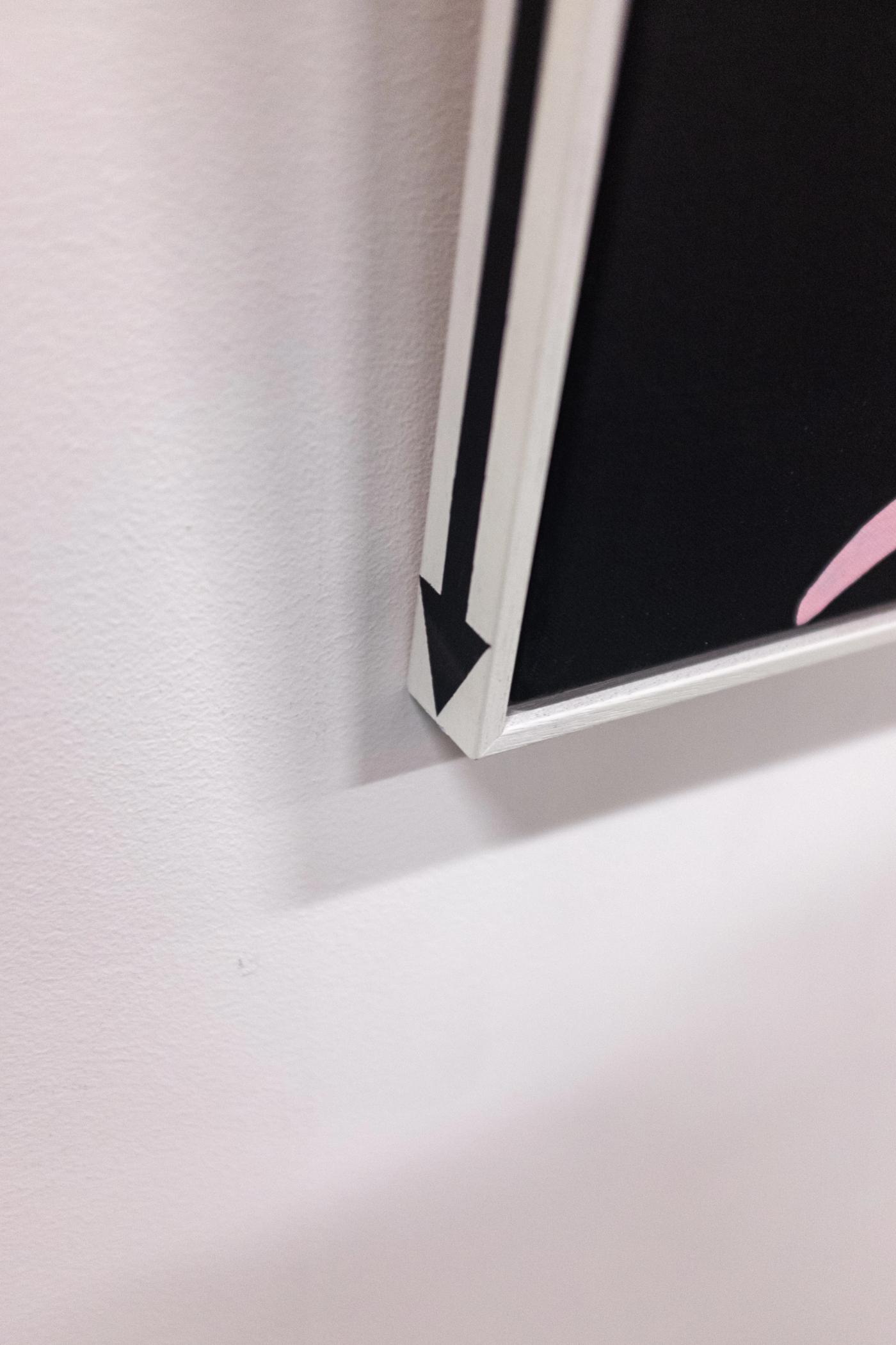 Detail — painted arrow on the frame corner