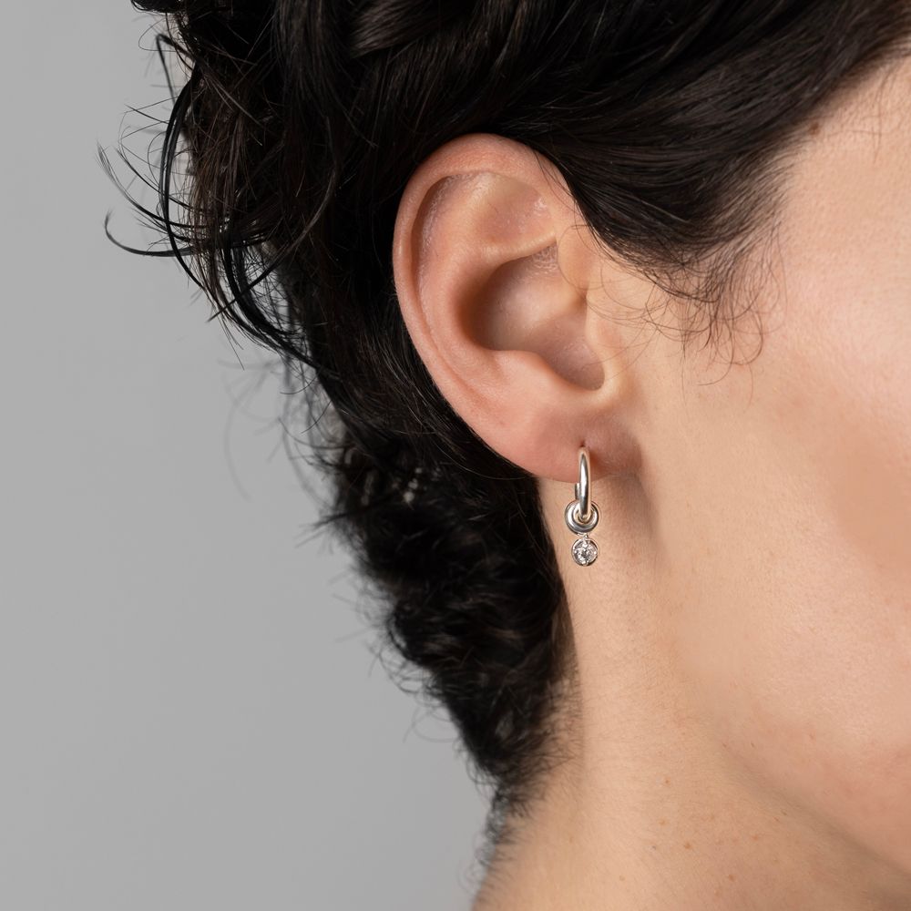 spinelli kilcollin Zahra マイクロ シルバー イヤリング Zahra Silver Bleu Hoop Earrings | Spinelli Kilcollin